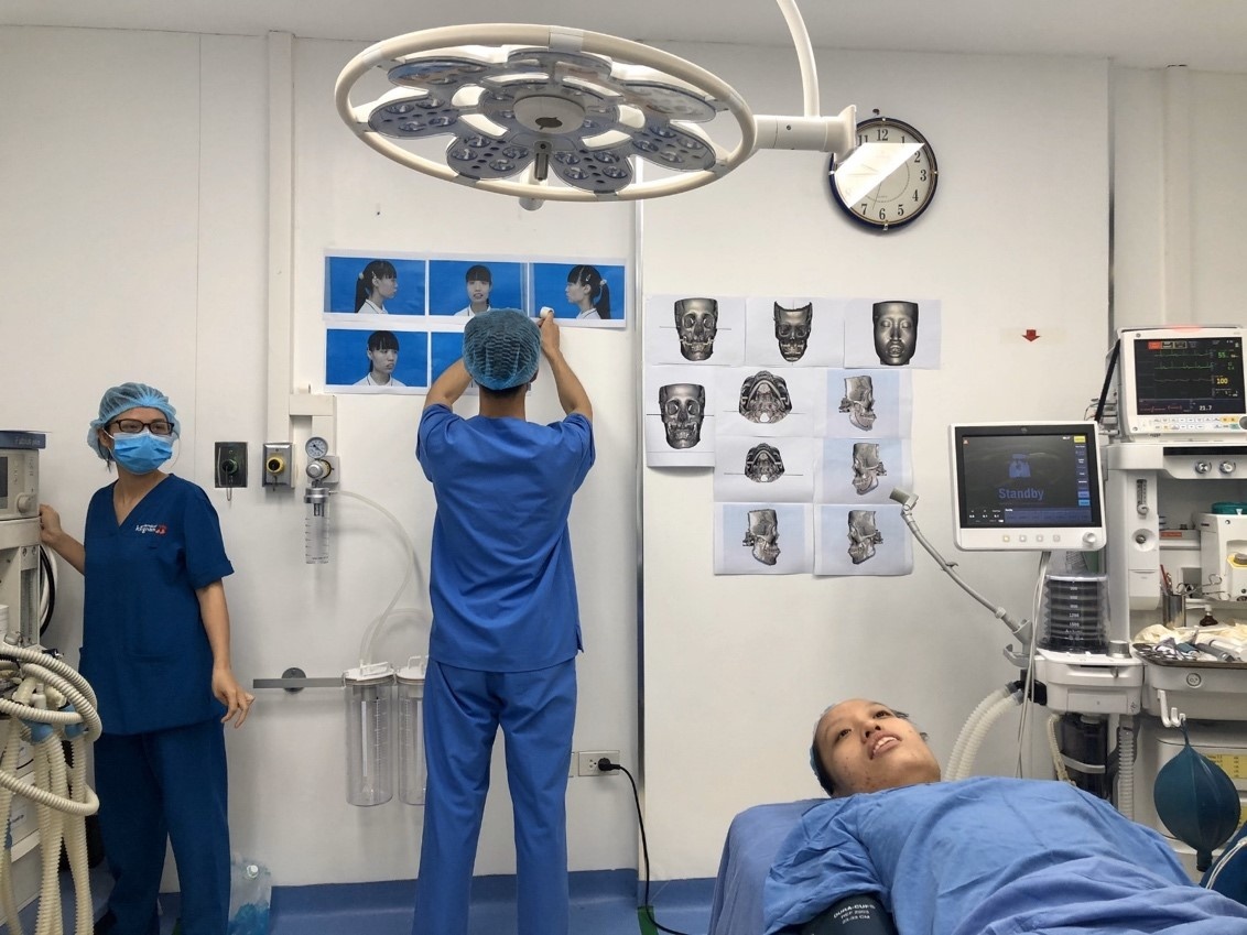 Hanh trinh lot xac,  Benh vien tham my Kangnam anh 2