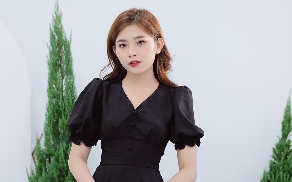 Loat trang phuc ruc ro don he tu cua hang Hau Bally hinh anh