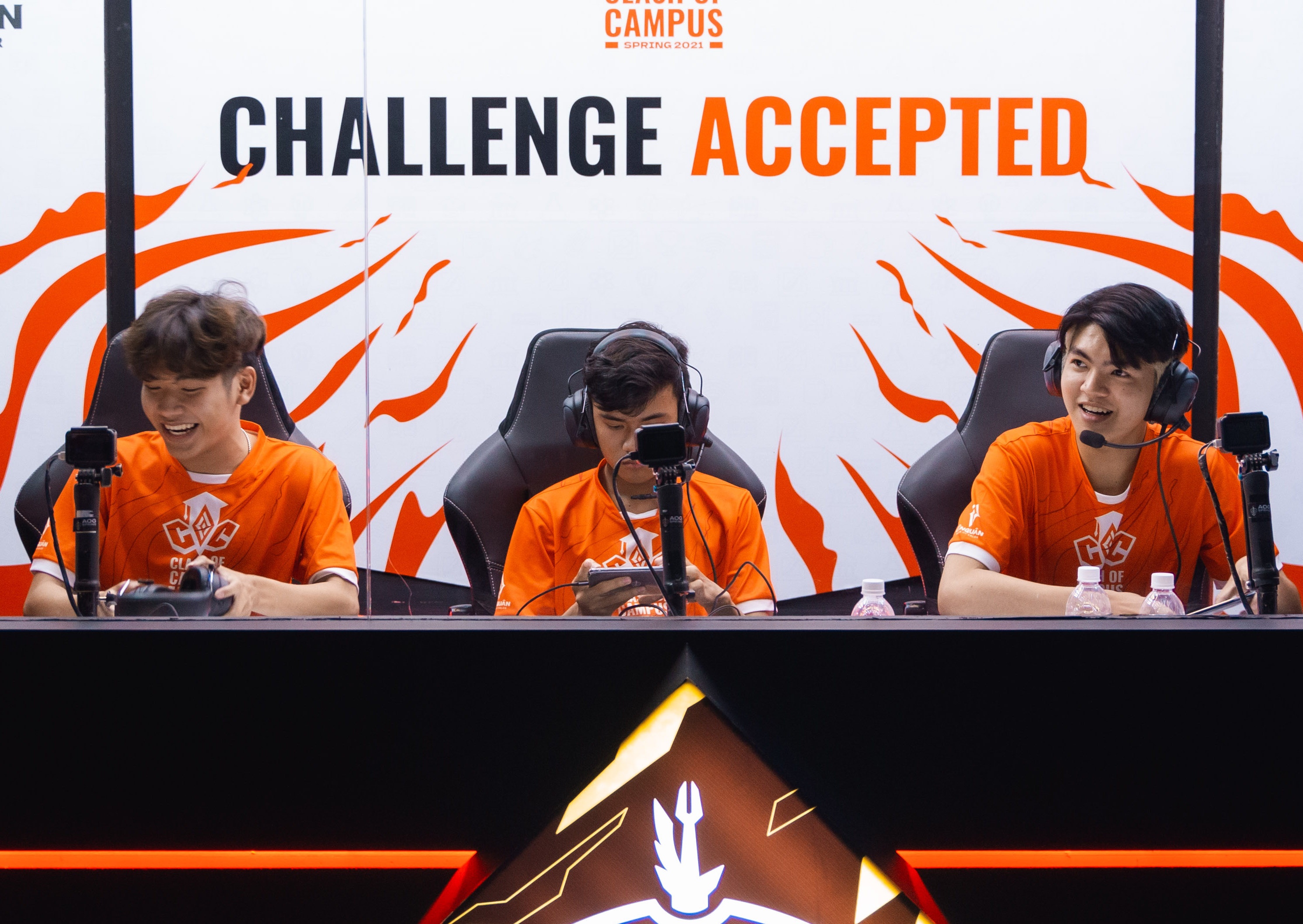 Lo dien 2 truong buoc vao chung ket giai Clash of Campus hinh anh