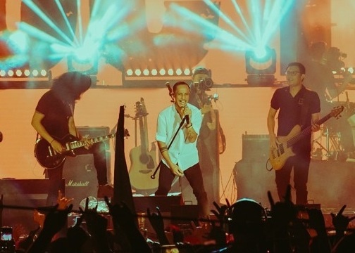 Nghe lai loat ca khuc bat hu trong liveshow 'Buc Tuong tro ve' hinh anh