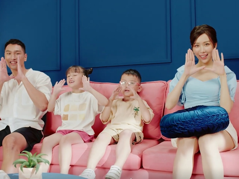 Min truyen thong diep phu nu da nhiem qua MV moi hinh anh