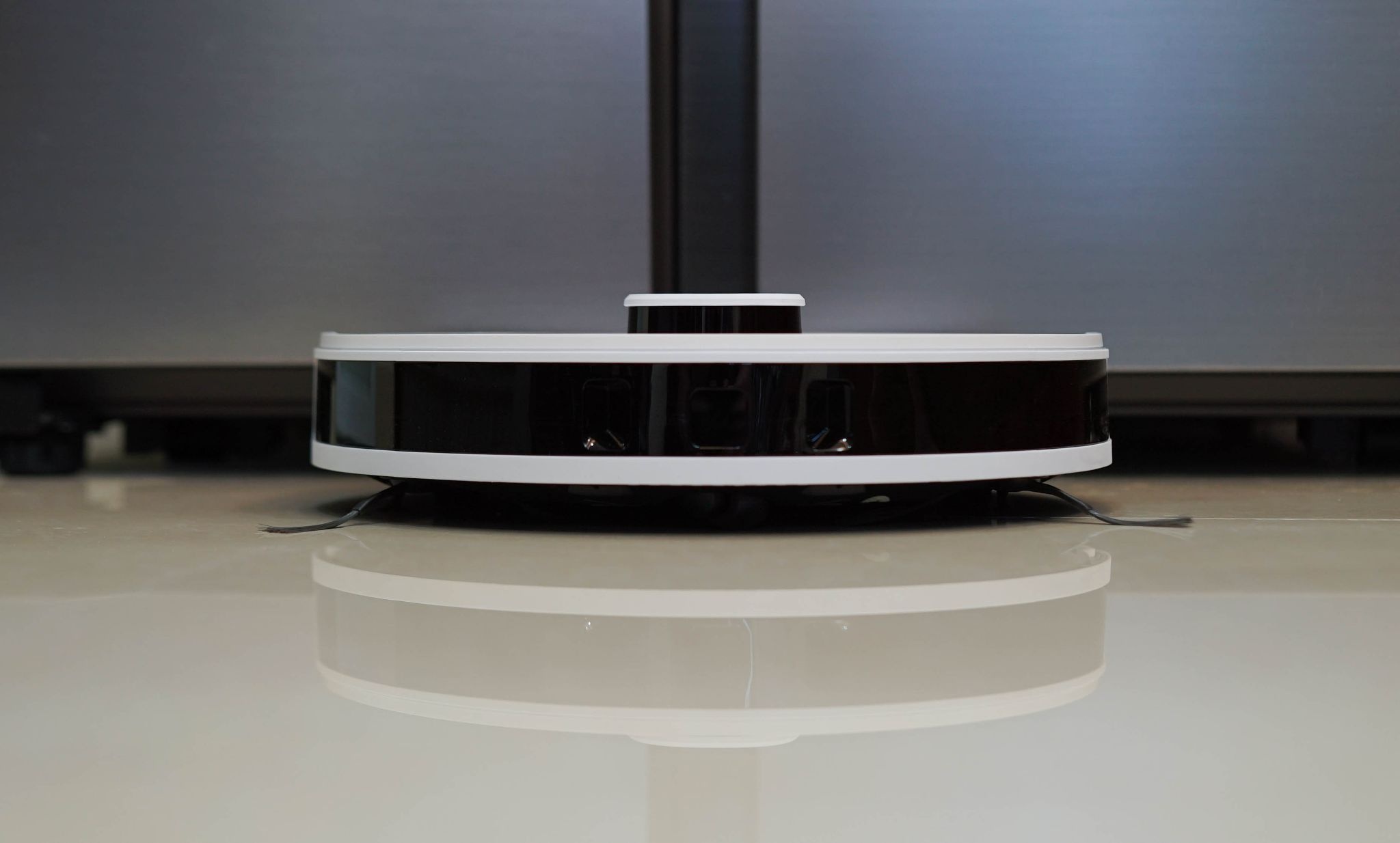 Robot  Ecovacs gia tu 9 trieu anh 1