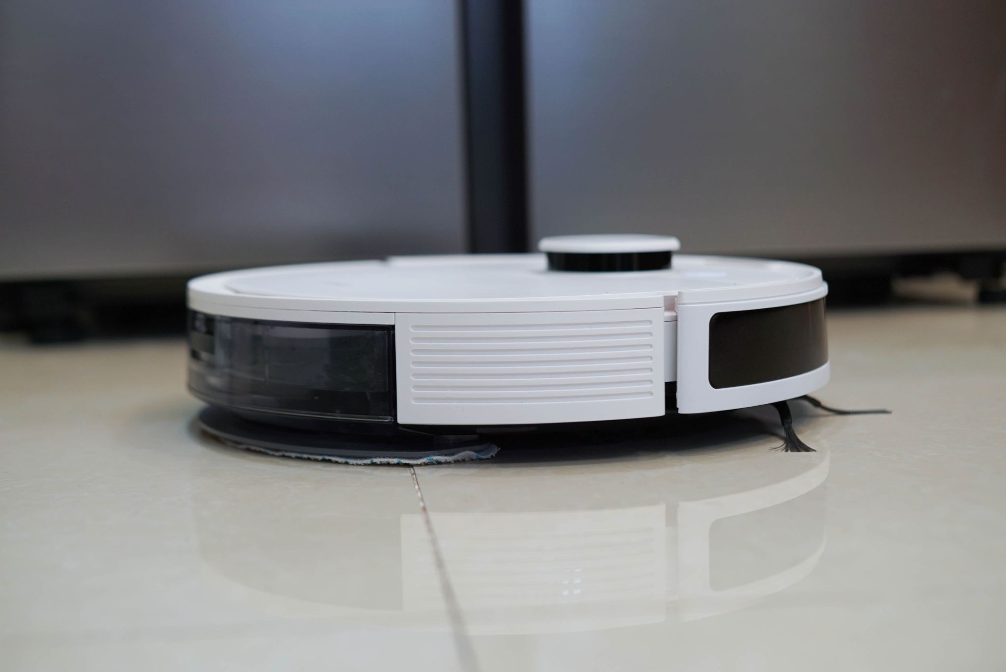 Robot  Ecovacs gia tu 9 trieu anh 2