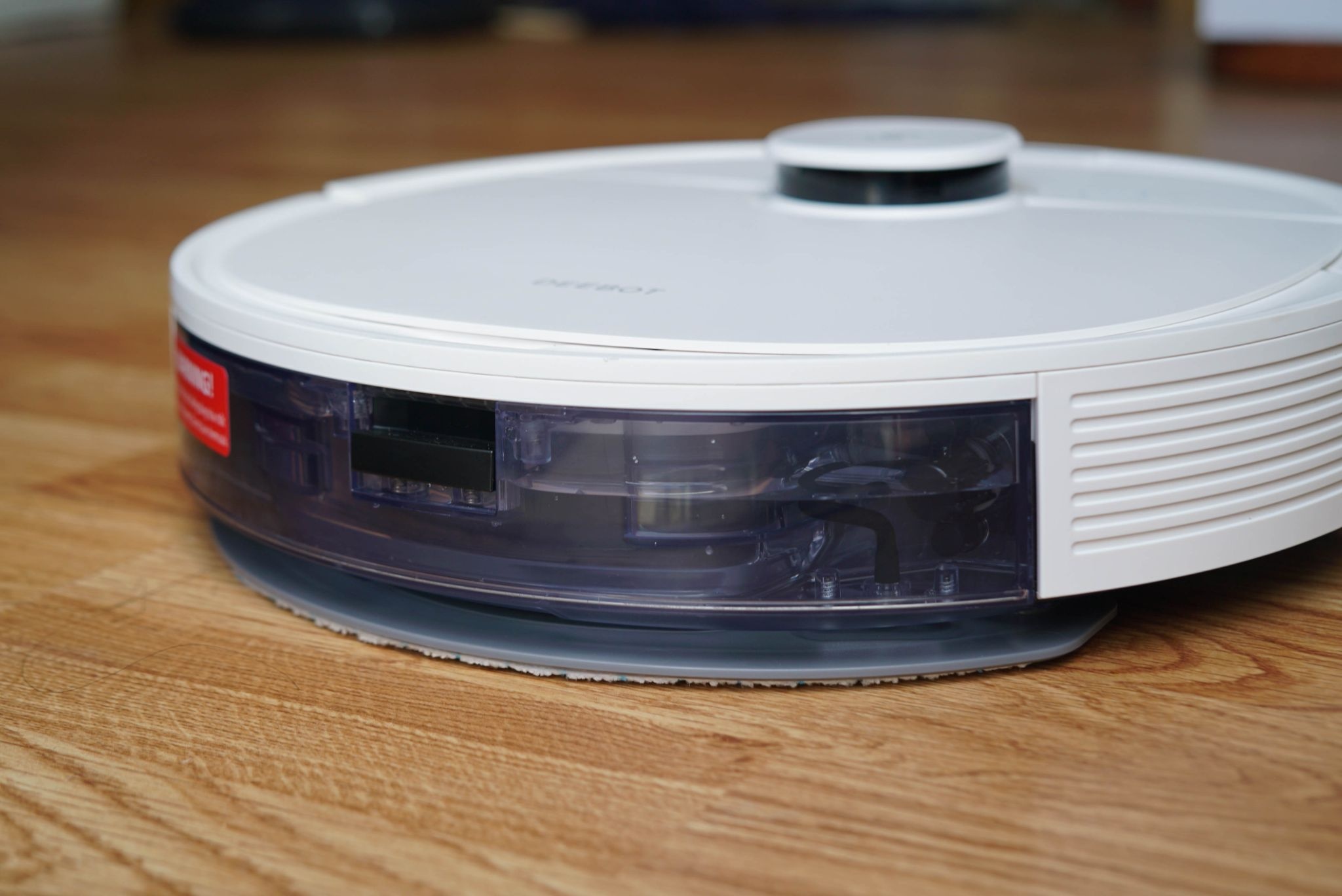 Robot  Ecovacs - hut bui, lau san, co tro ly ao, gia tu 9 trieu dong hinh anh