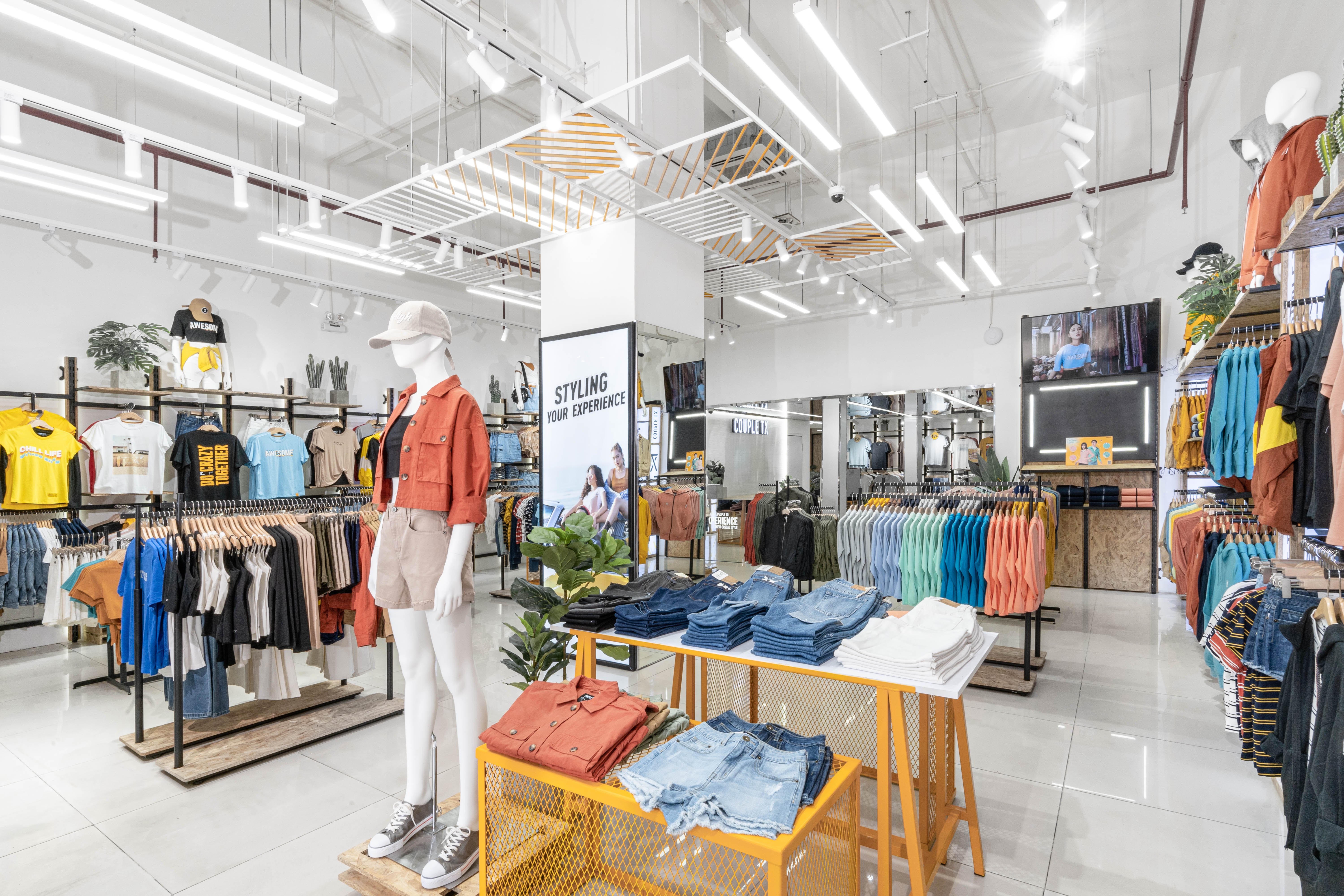 Co gi trong cua hang flagship dau tien cua Couple TX? hinh anh