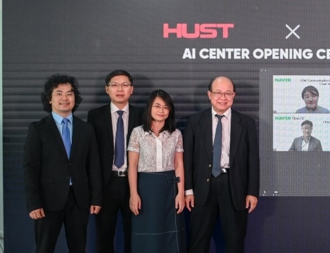 Sinh vien Dai hoc Bach khoa hoc ve AI cung chuyen gia chau Au hinh anh