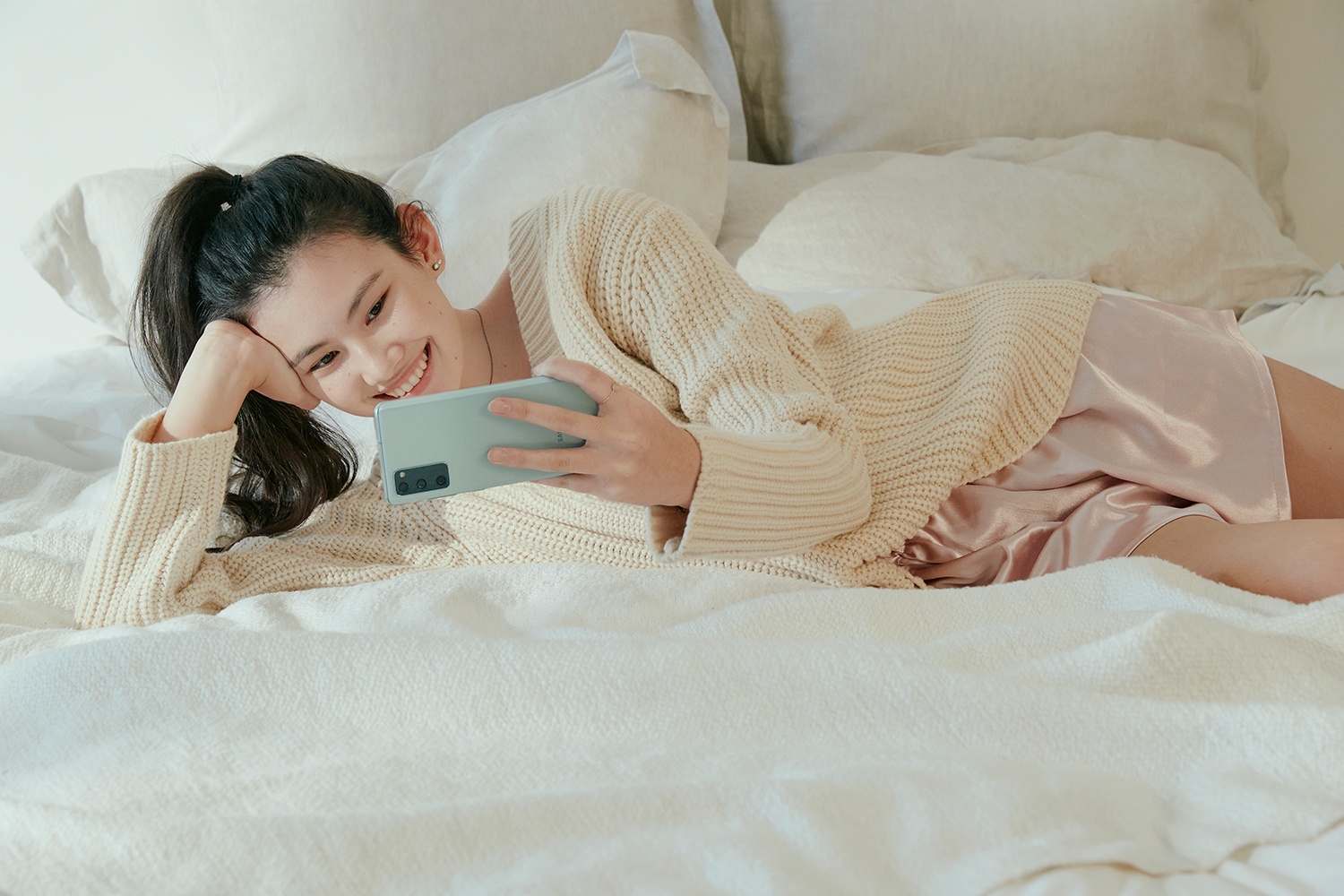 Galaxy S20 FE Snapdragon - doi thu dang gom o phan khuc 11 trieu hinh anh