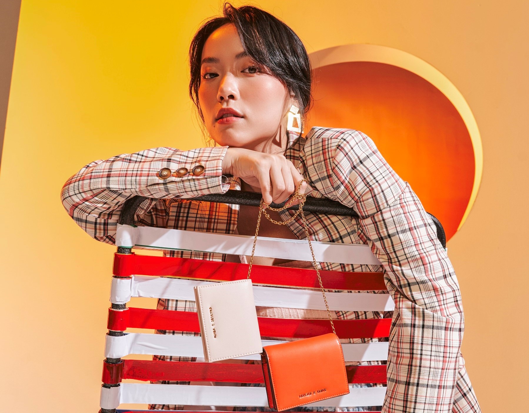 Len do cho chuyen staycation cung Charles & Keith hinh anh