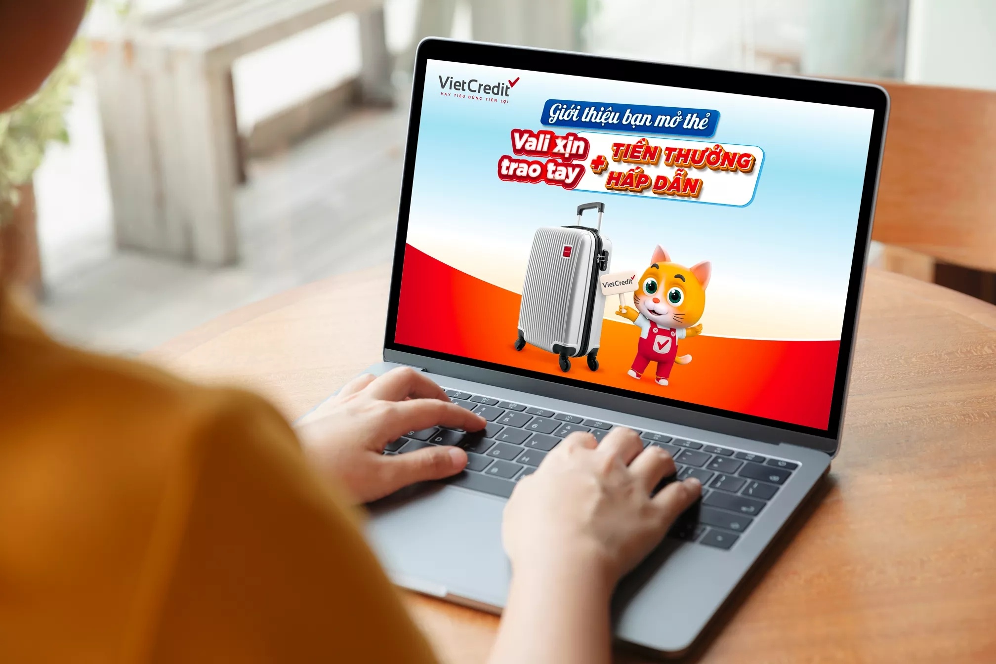 VietCredit,  tang vali cao cap anh 2