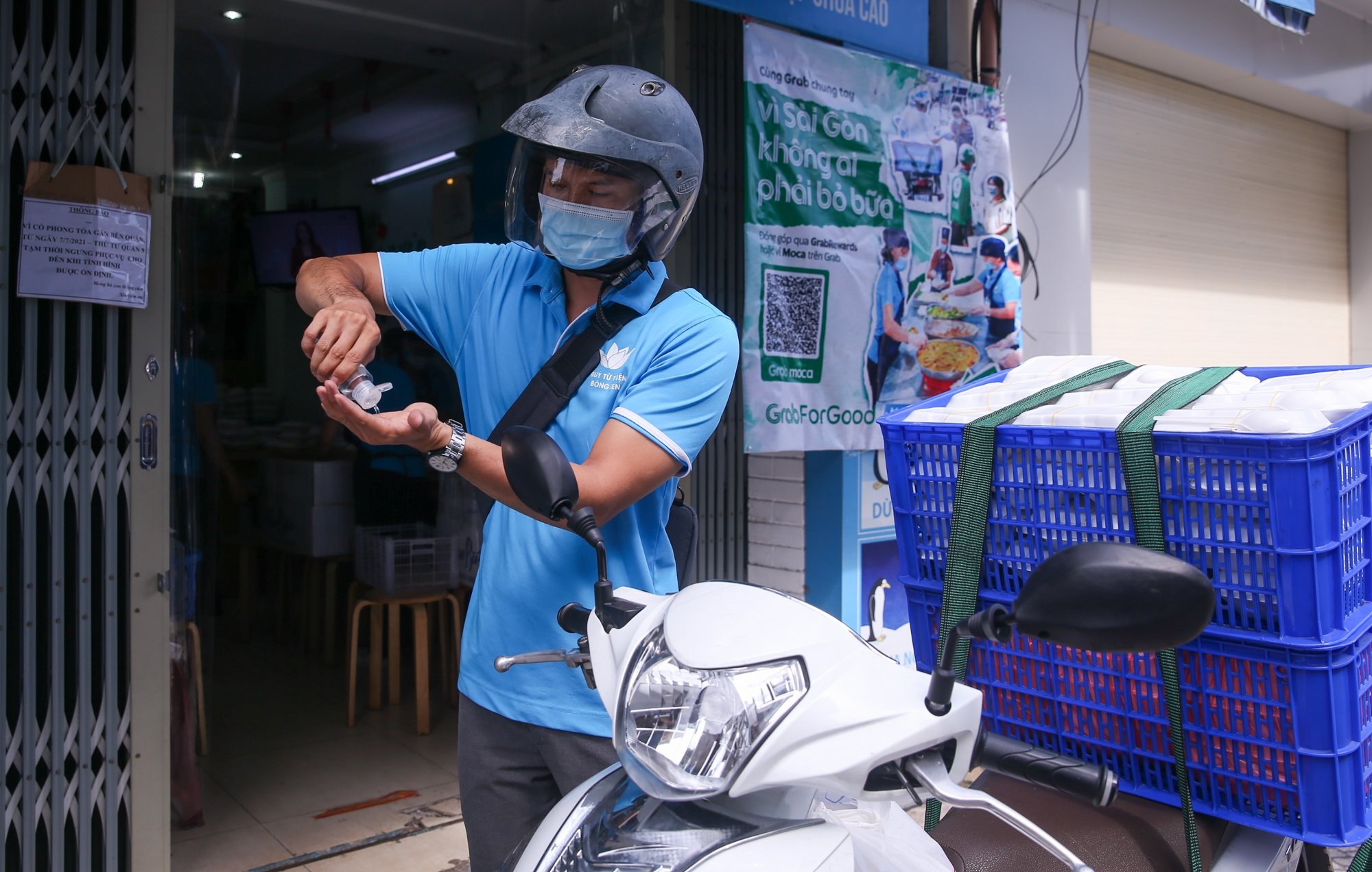 Grab,  Sài Gòn ơi đừng bỏ bữa ảnh 9 Grab,  Sai Gon oi dung bo bua anh 9