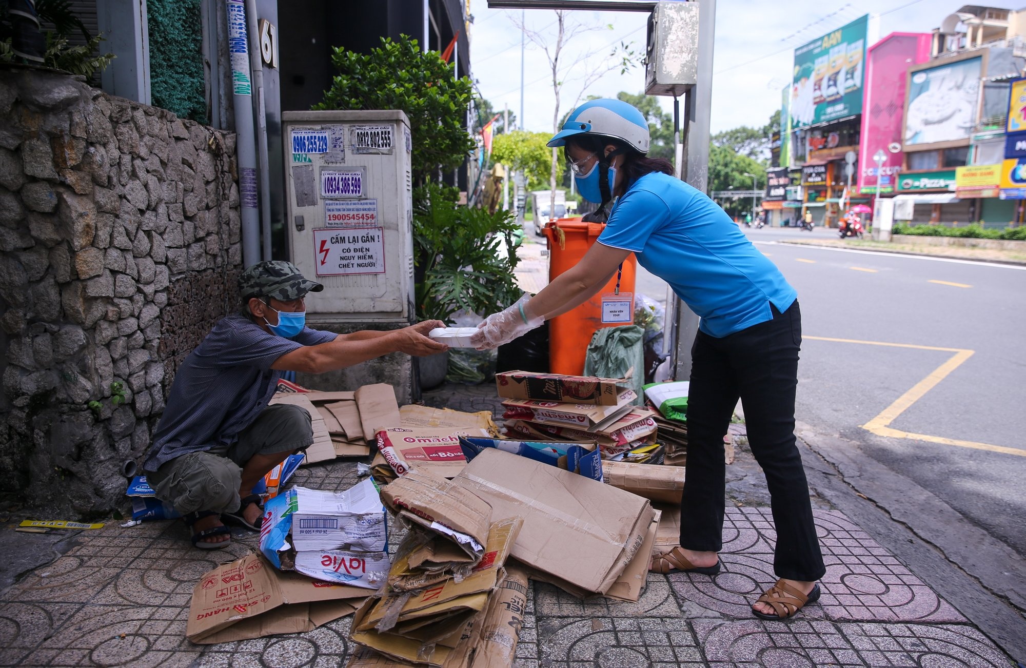 Grab,  Sài Gòn ơi đừng bỏ bữa ảnh 10 Grab,  Sai Gon oi dung bo bua anh 10