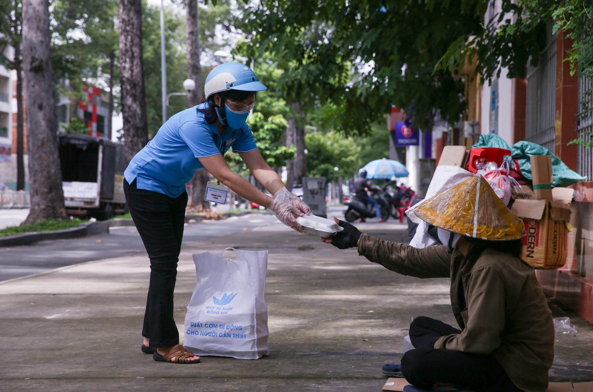 Grab,  Sài Gòn ơi đừng bỏ bữa ảnh 11 Grab,  Sai Gon oi dung bo bua anh 11