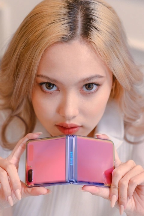 Galaxy Z Fold2,  Galaxy Z Flip anh 4