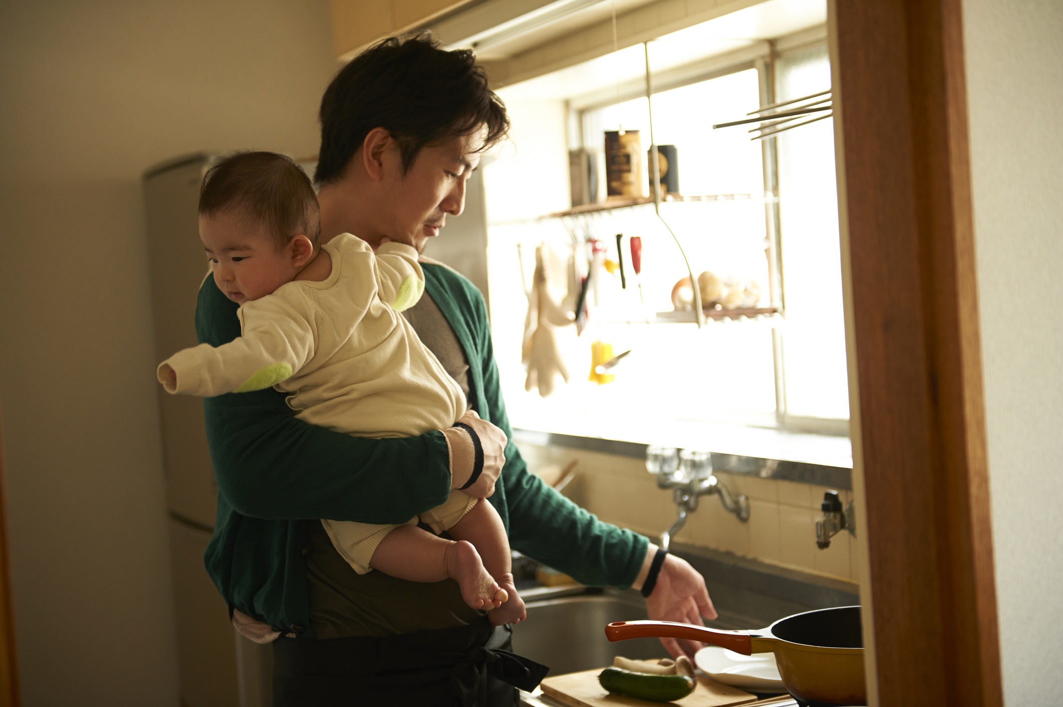 Tre duoc loi gi khi nguoi cha chu dong tham gia qua trinh nuoi day? hinh anh