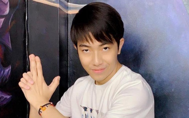 Dan sao Viet kham pha ban than qua AR Filter 'Vu tru noi gi ve ban?' hinh anh