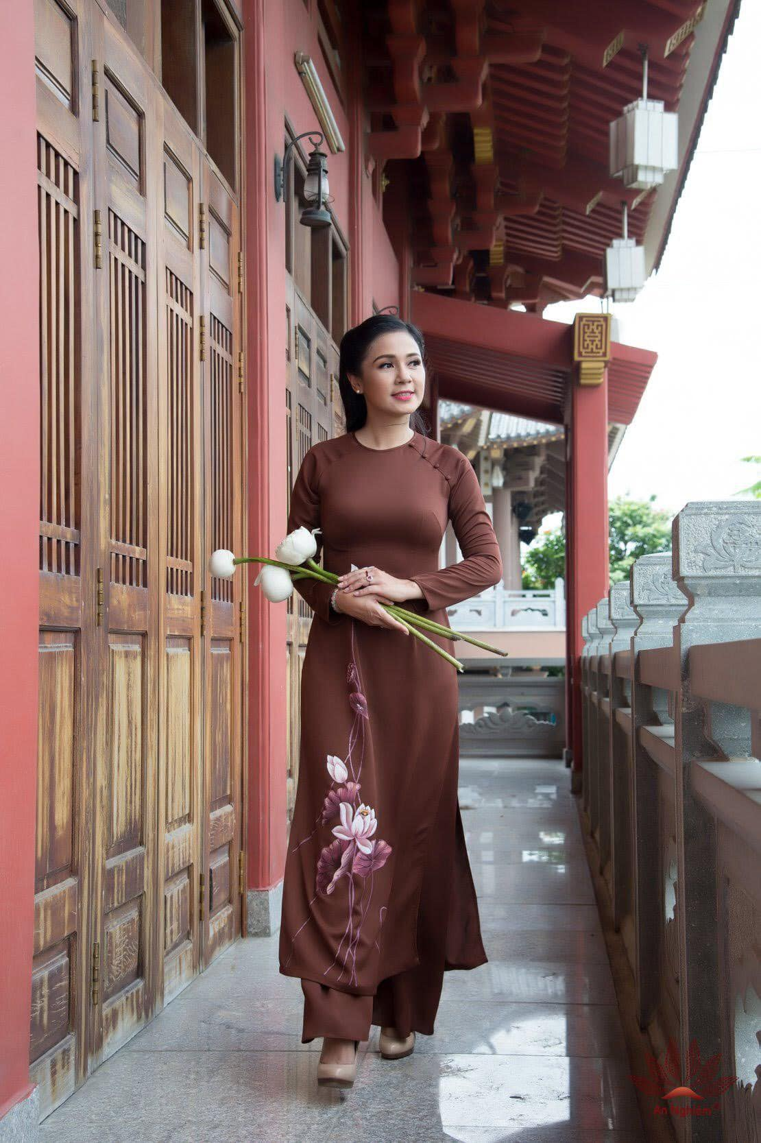 an nghiem,  trang phuc theu tay anh 3