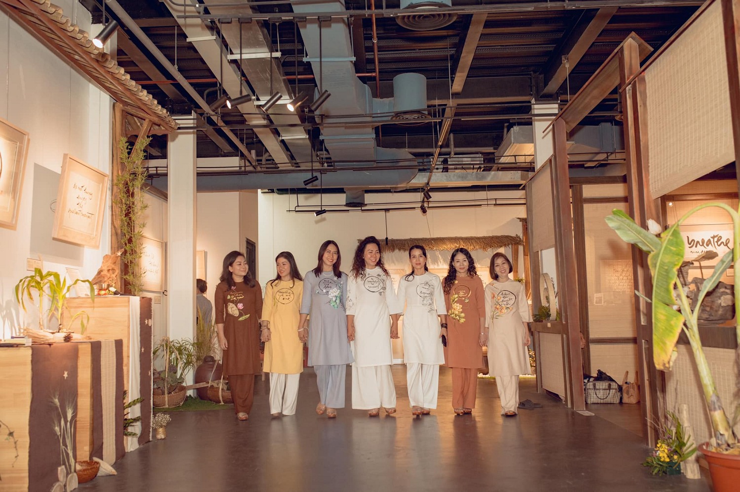 an nghiem,  trang phuc theu tay anh 4