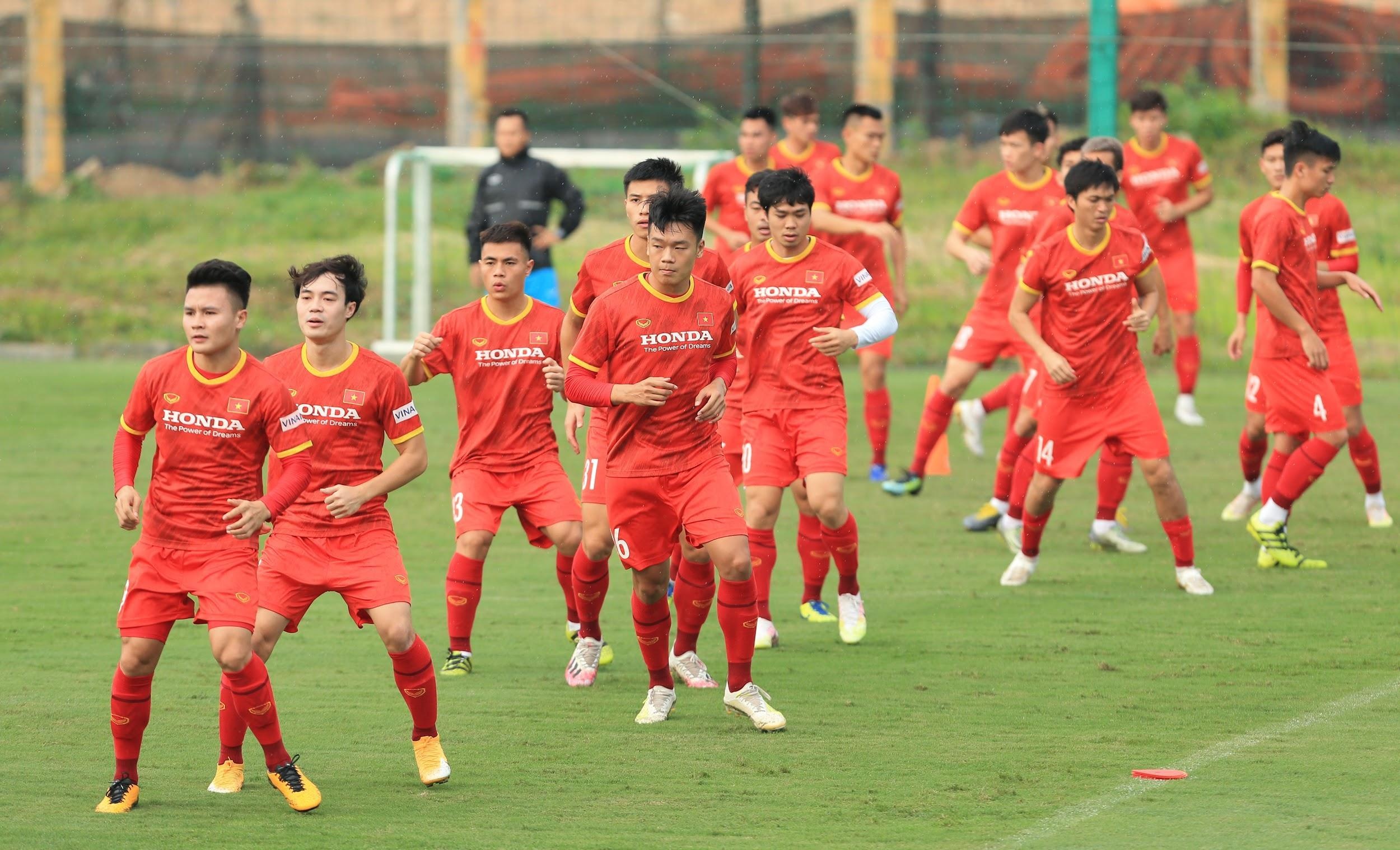 Honda Viet Nam tiep tuc tai tro cac doi tuyen bong da quoc gia hinh anh