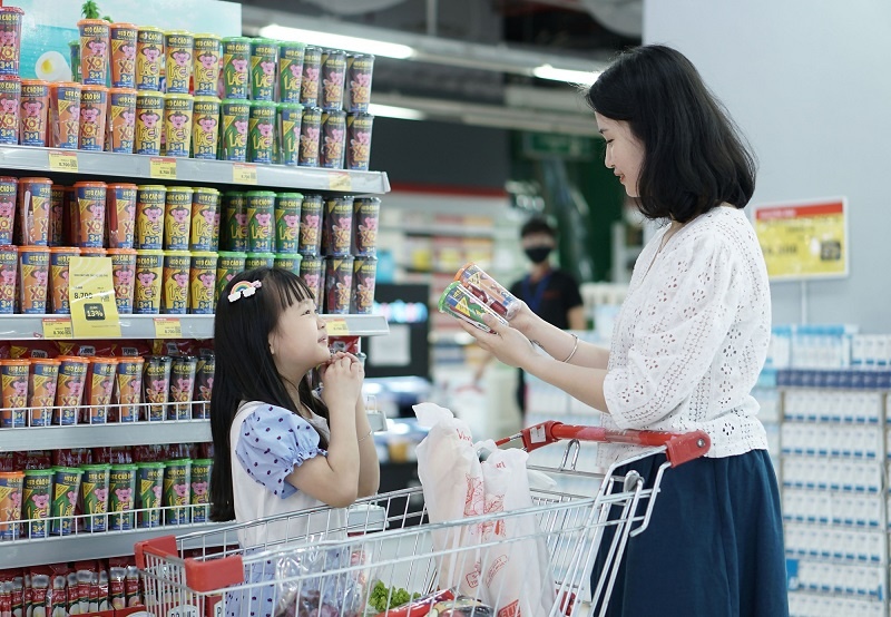 Con nghi he va noi lo chon mon an vat an toan cua me hinh anh