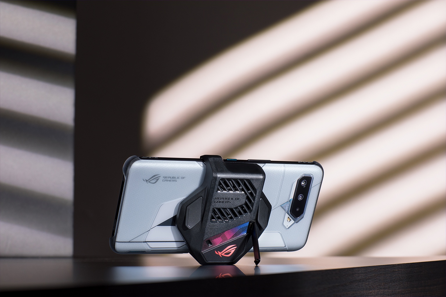 Asus ROG Phone 5,  dien thoai gaming anh 1