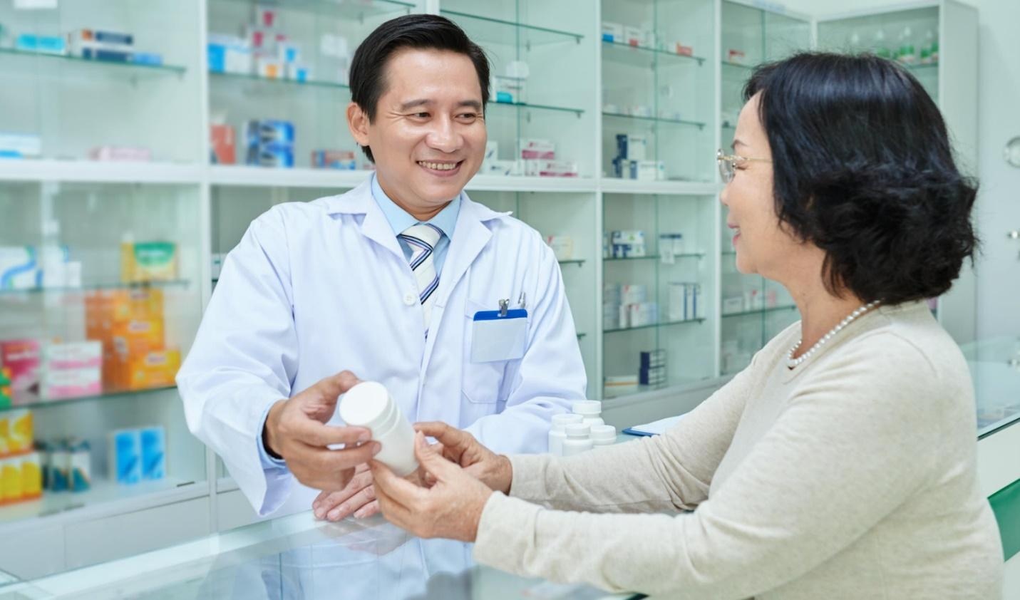 Nha thuoc tay va suc manh canh tranh tu he thong hinh anh