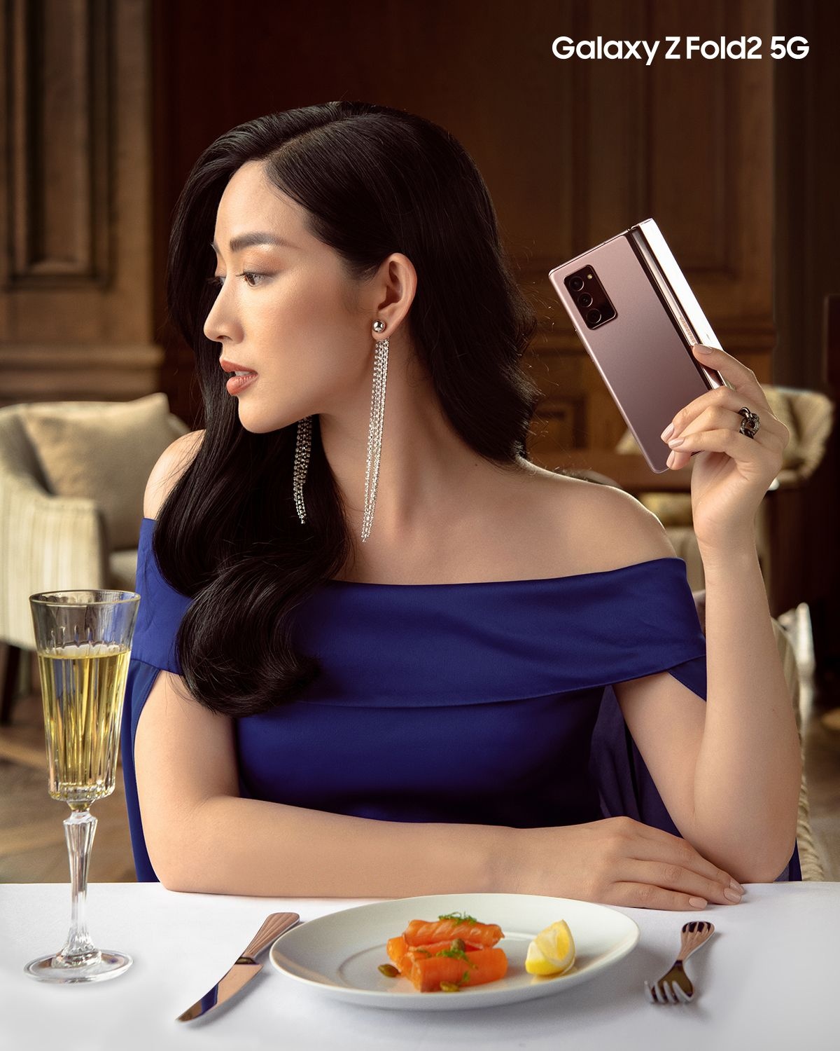 Galaxy Z Fold2 anh 1