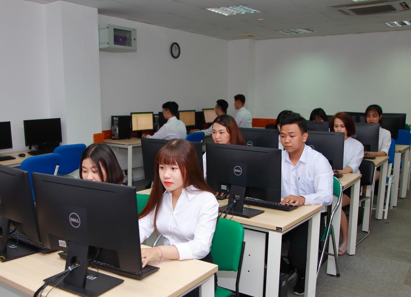 huong nghiep,  hoc nghe som anh 2