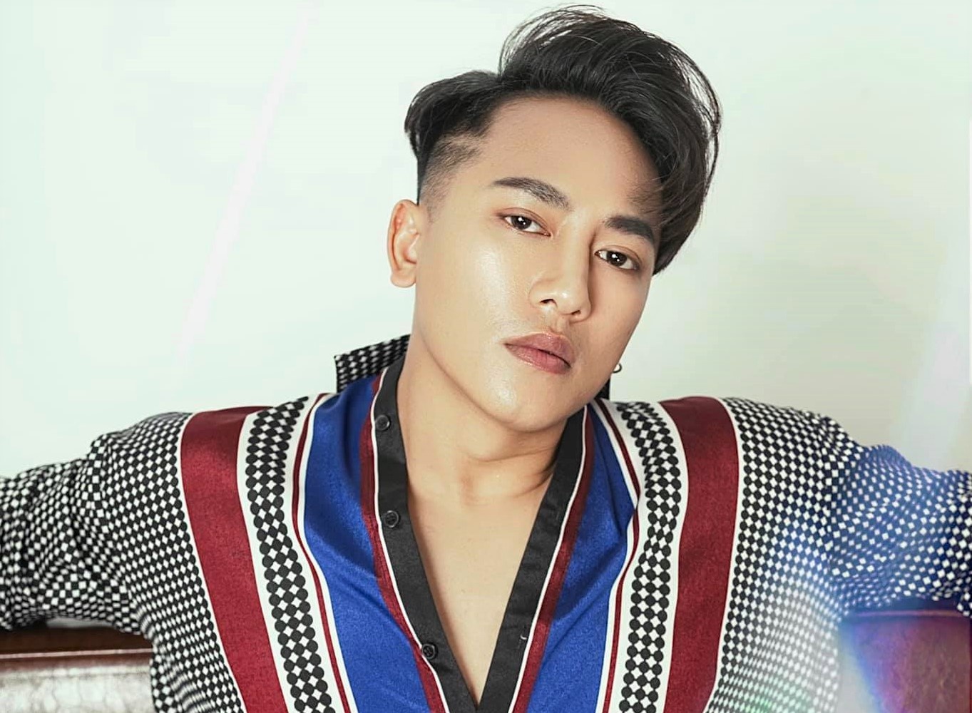 Chau Khai Phong gianh ngoi dau BXH #zingchart voi ca khuc moi hinh anh