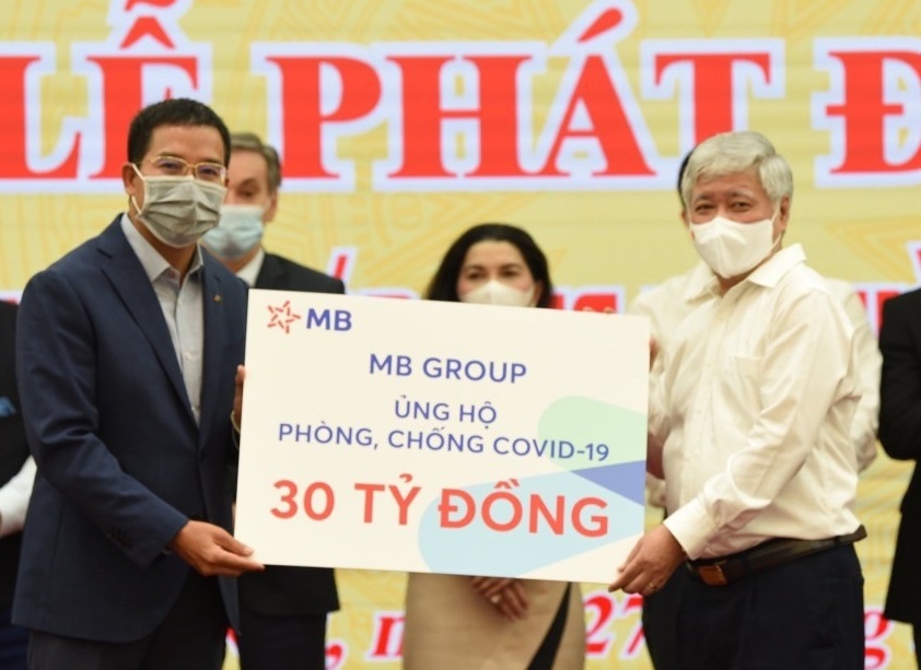 MB Group ung ho 30 ty dong cho Quy vaccine phong Covid-19 hinh anh