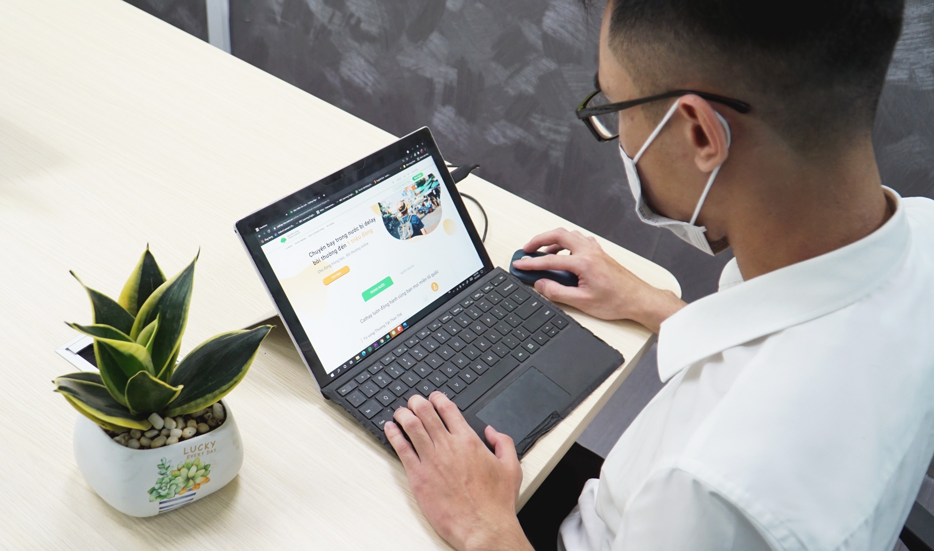 Uu diem cua bao hiem dien tu trong thoi 4.0 hinh anh