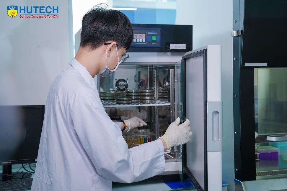 tuyen sinh,  nganh suc khoe anh 2