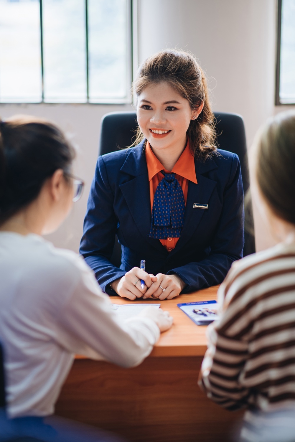 Sacombank,  quay so trung thuong anh 1