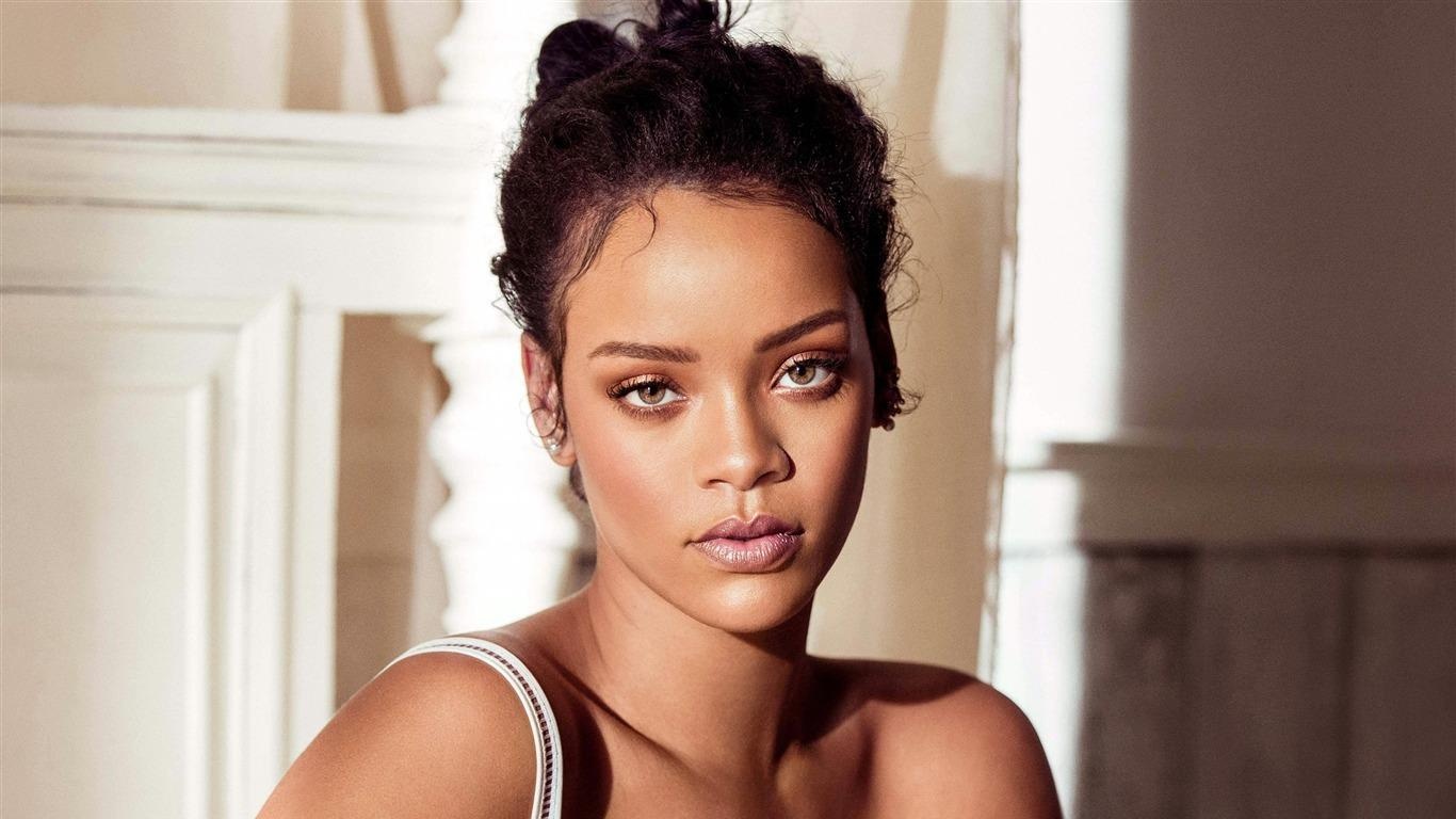 Rihanna tiet lo my pham cham soc da yeu thich hinh anh