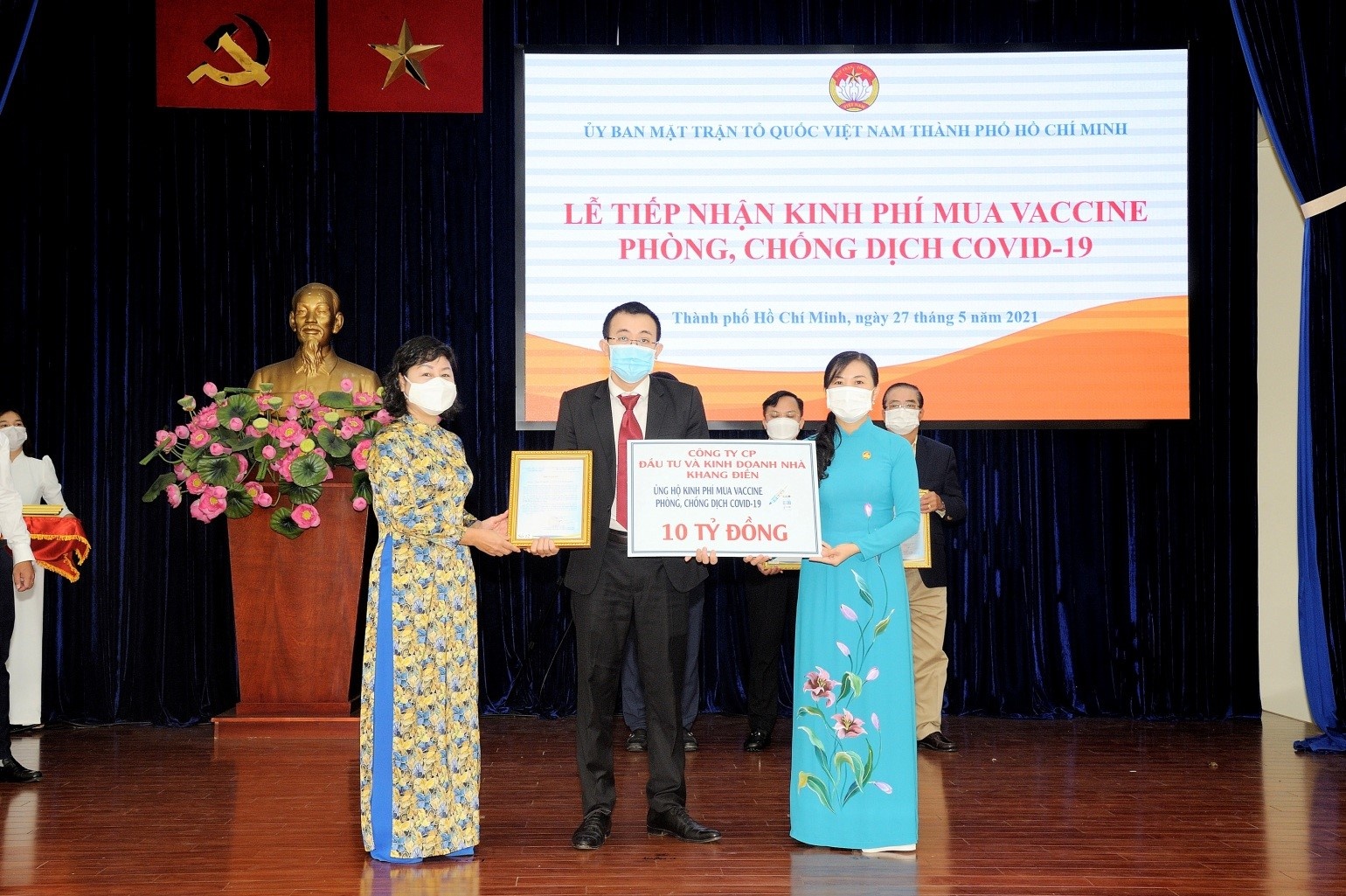 kinh phi mua vaccine Covid-19 anh 1