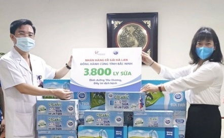 450.000 ly sua Co Gai Ha Lan tiep suc cho tam dich hinh anh