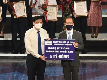 Sting ung ho 5 ty cho quy vaccine phong Covid-19 hinh anh