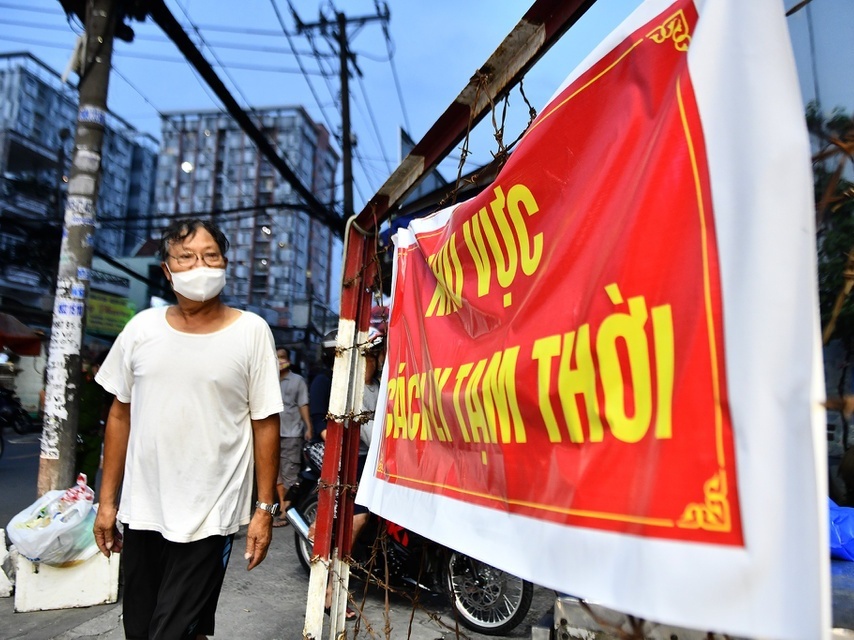 Quan Go Vap, Tan Phu cho khai bao y te dien tu tai nha de giam un tac hinh anh