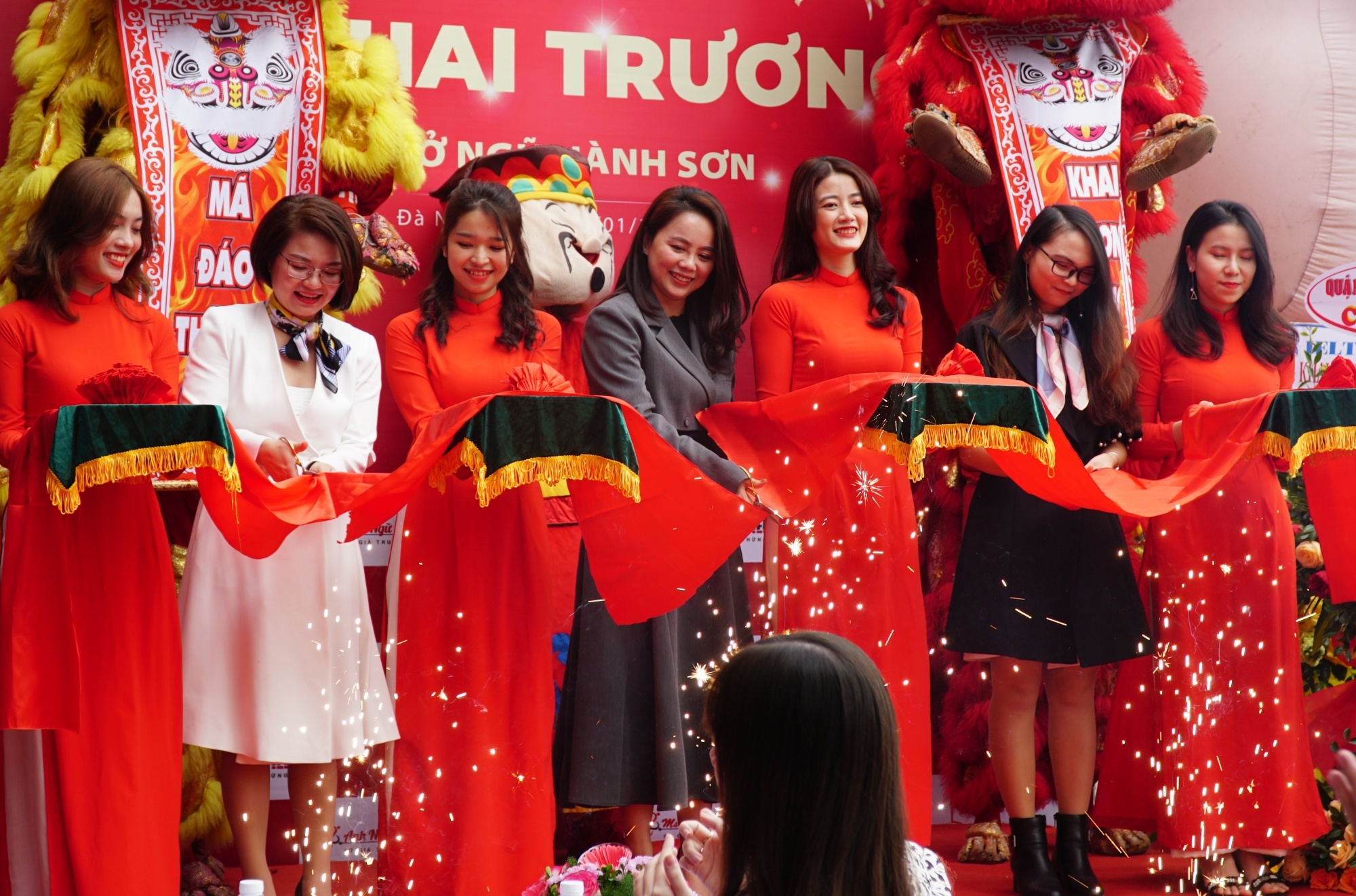 Trung tam Anh ngu Ms Hoa dong loat ra mat 5 co so hinh anh