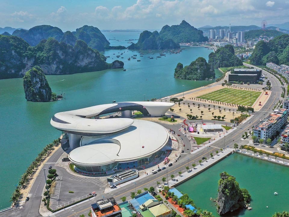 BDS Quang Ninh hap dan nha dau tu nho quy hoach co tam nhin hinh anh