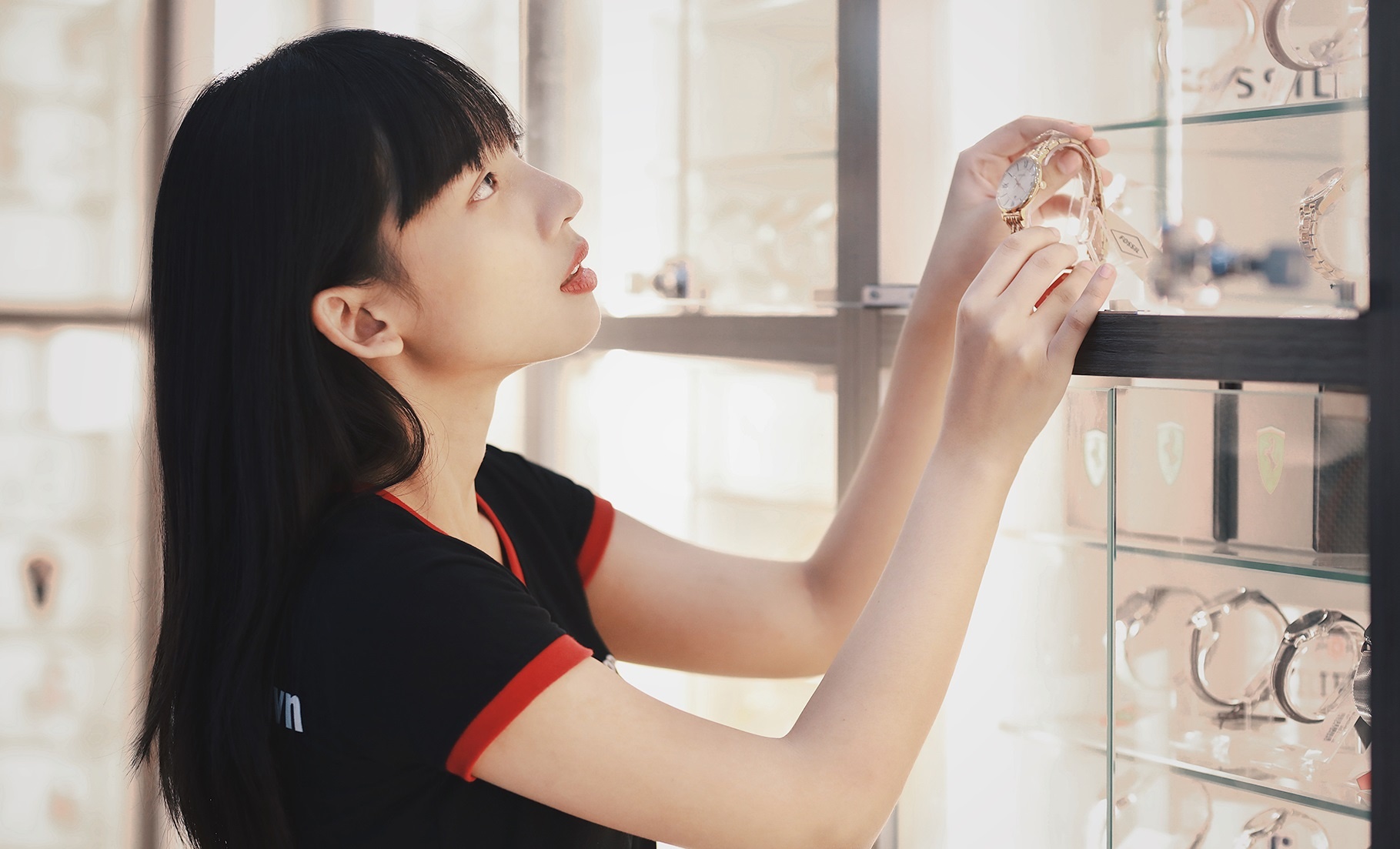 Mua dong ho giam 30%, tra gop 0% lai suat tai FPT Shop hinh anh