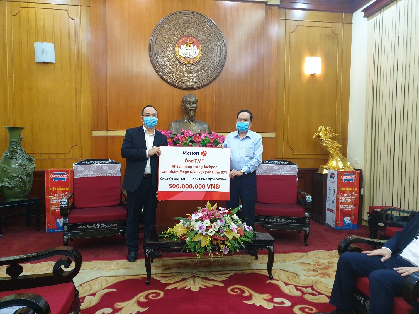 Quy vaccine phong chong Covid-19,  Vietlott anh 3