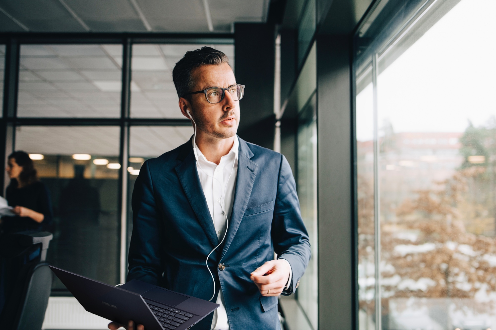 Asus Expertbook B9,  laptop cho doanh nhan anh 2