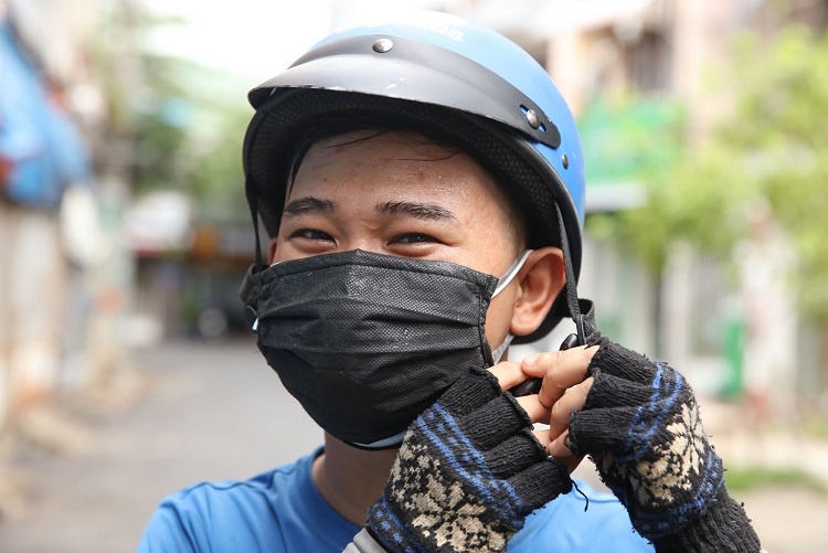 Hoat dong giao hang sau Chi thi 10 hinh anh