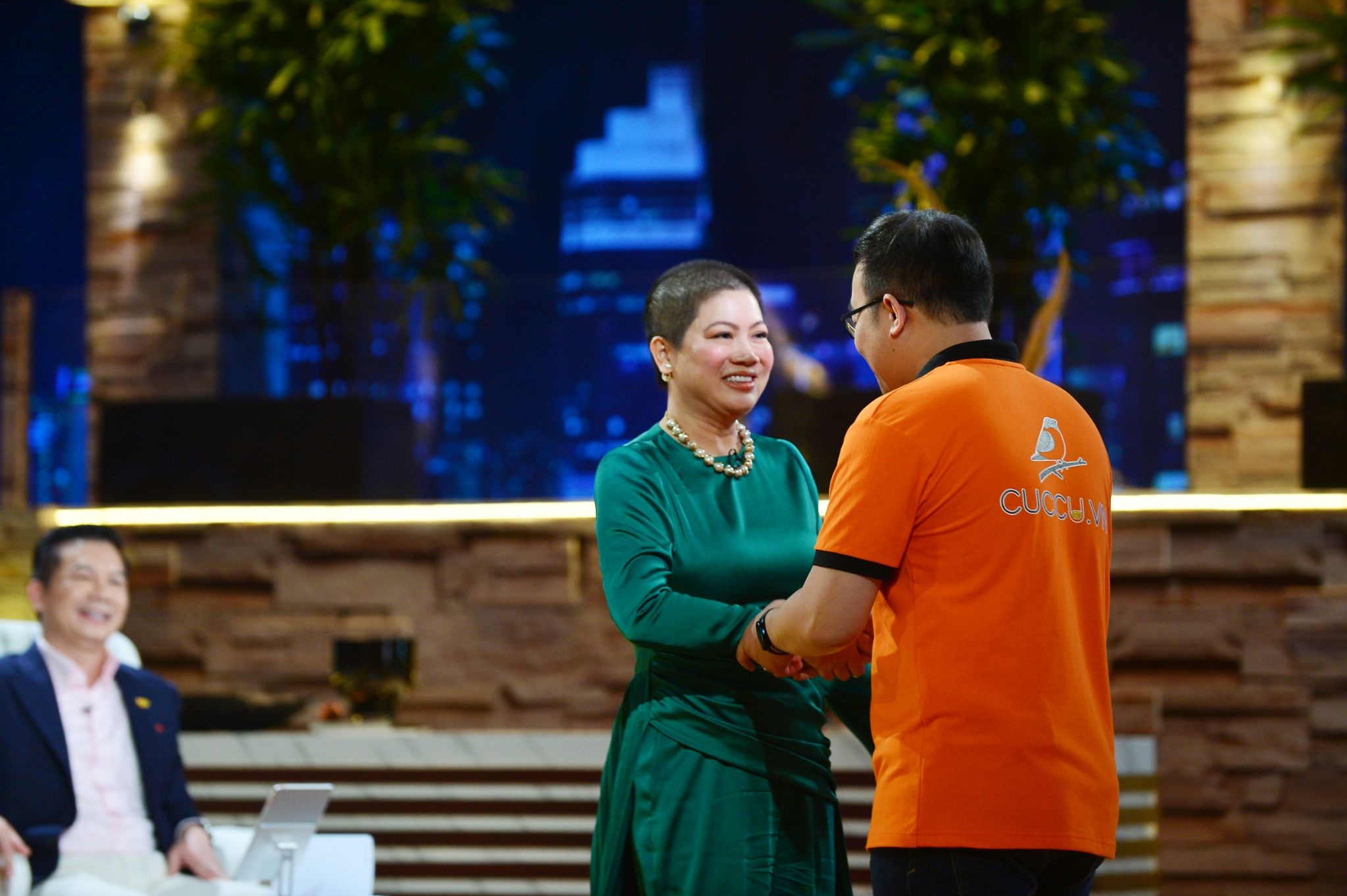 Cuccu,  cong tac vien ban hang anh 3