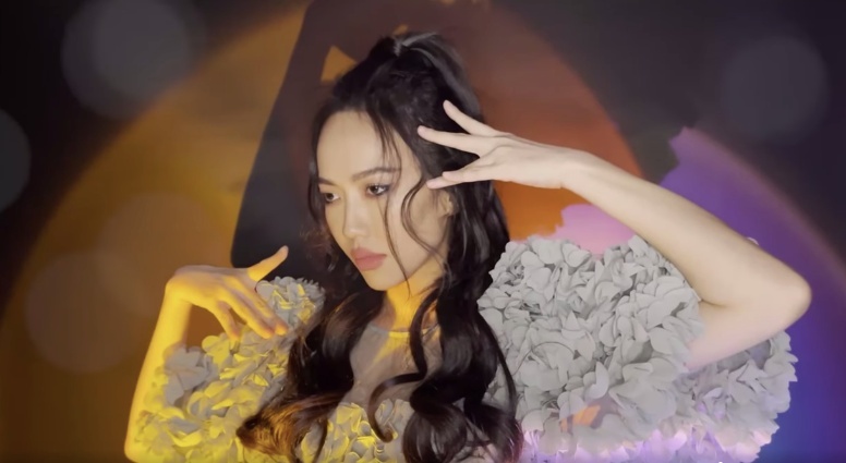 Minh Du, Dieu Nhi cover ‘Chuyen tien - MoMo lien’, hut cong dong mang hinh anh