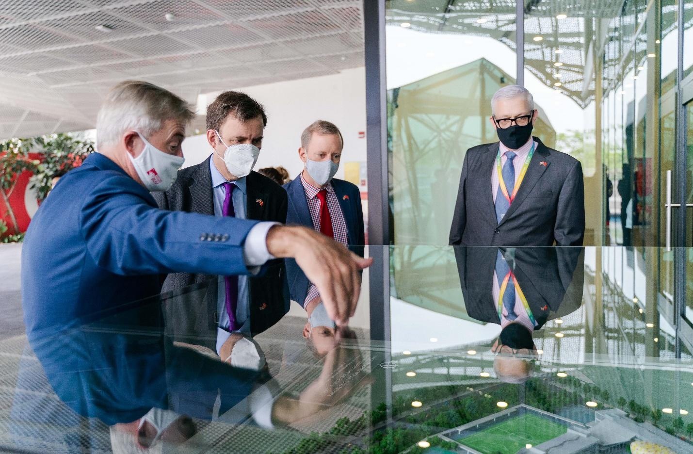 Truong BUV khanh thanh khuon vien mo rong Ecopark campus hinh anh