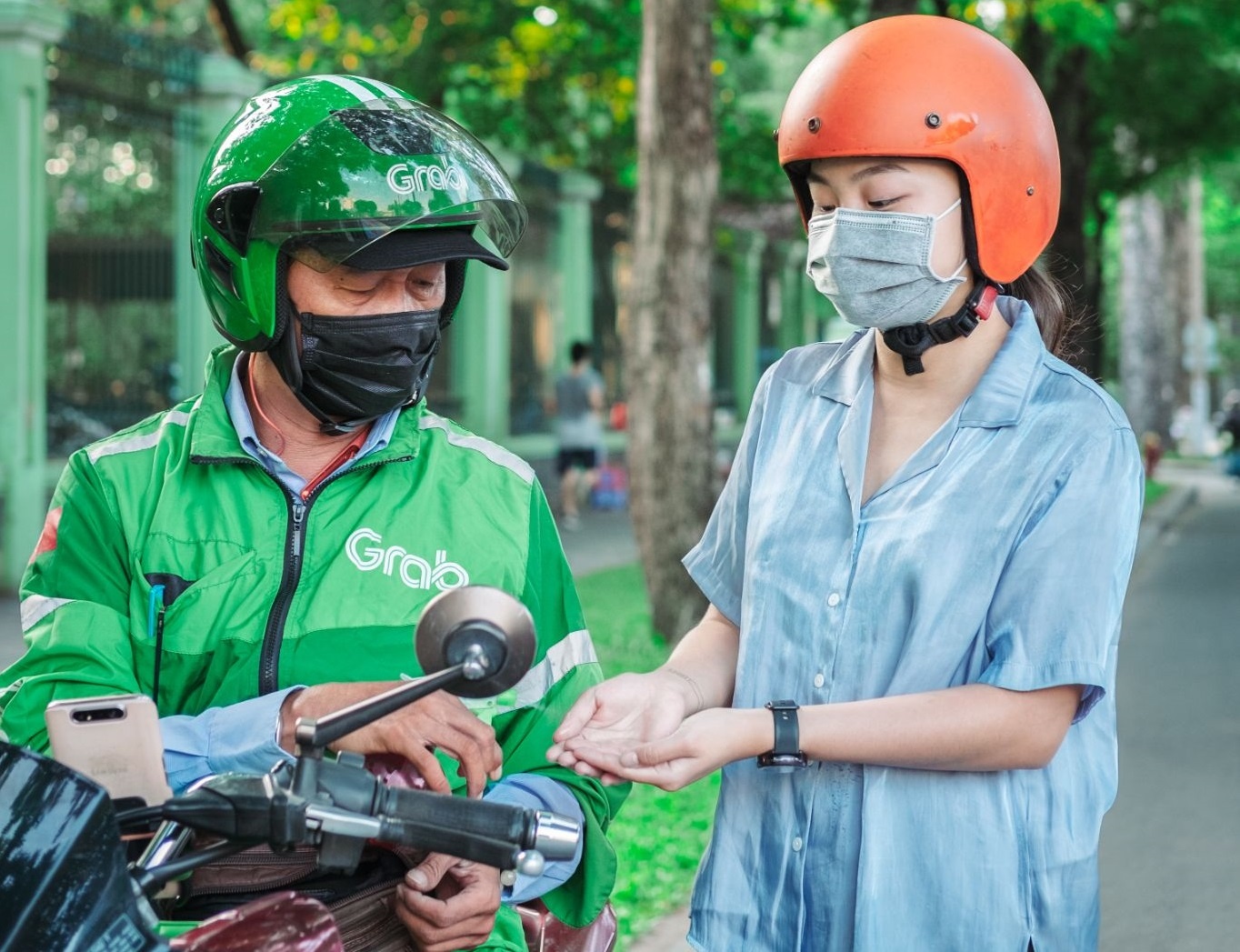 Luu y an toan khi su dung dich vu cua ung dung goi xe thoi dich hinh anh