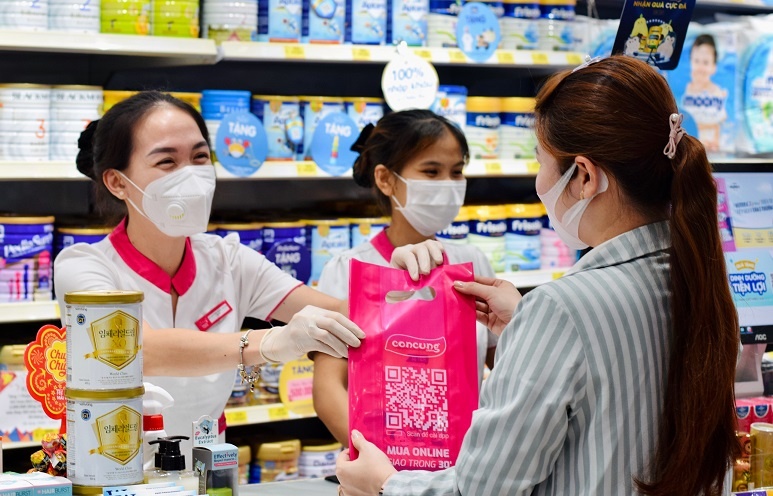 Nguoi dan TP.HCM khong lo thieu hut mat hang thiet yeu cho me va be hinh anh
