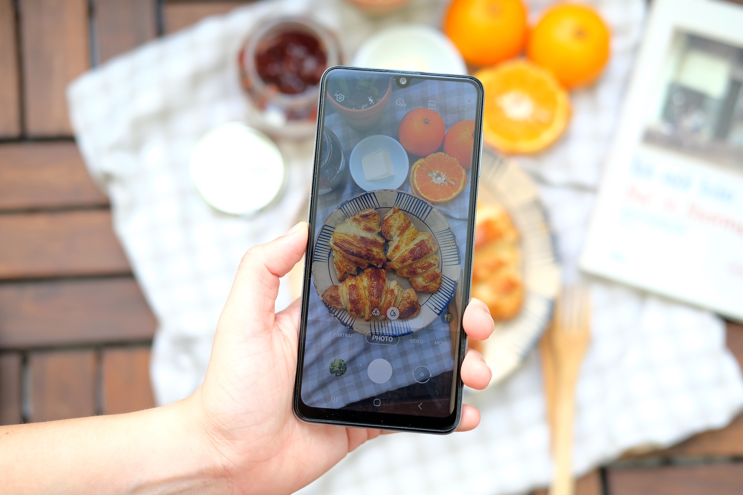 Ngoai mang xa hoi, smartphone cua nguoi tre co gi? hinh anh