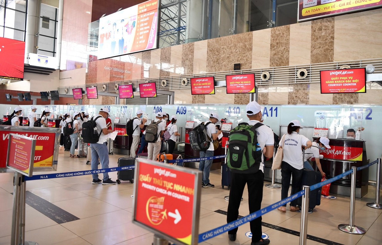 Vietjet,  phong chong dich anh 1